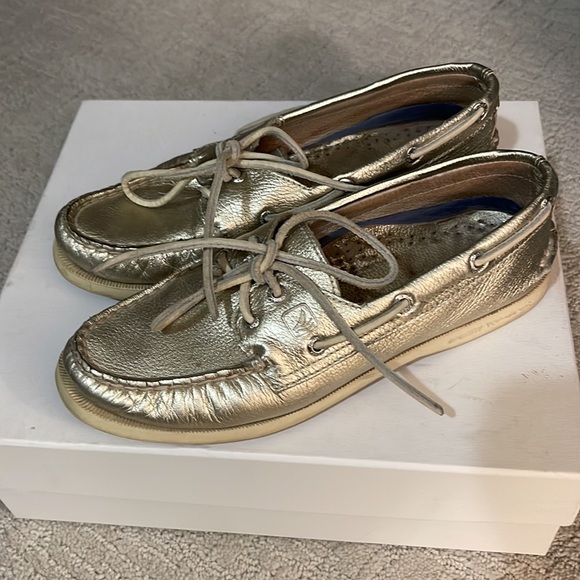 Gold boat shoes - Picture 2 of 3